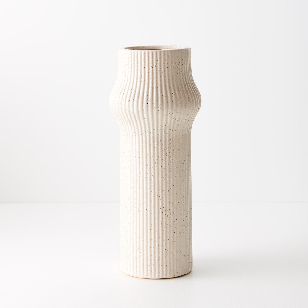 Gili is an ivory-coloured tall linear vase exudes understated elegance and modern simplicity. Its clean lines and neutral hue make it a versatile accent piece.