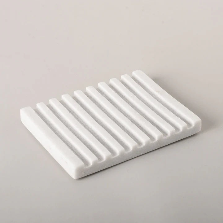 The white marble soap dish is Ideal for displaying your favourite bathroom hand soap bars.  It has a beautiful groove design that gives it a stylish appearance.