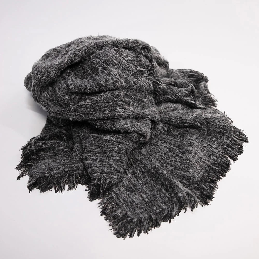 The Sora Throw, named after the Japanese word for "sky," captures the beauty of the midnight sky with a blend of deep blue tones and off-white yarns. very textured.