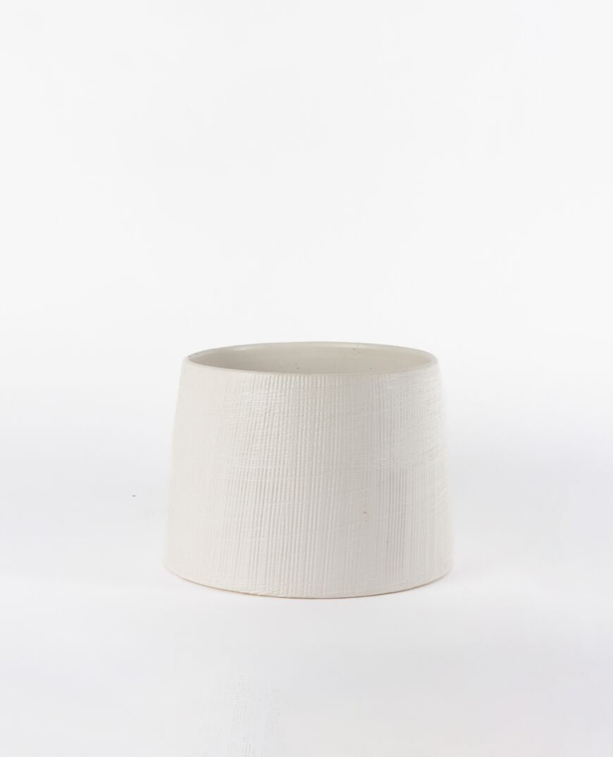 Suki Etched pot white