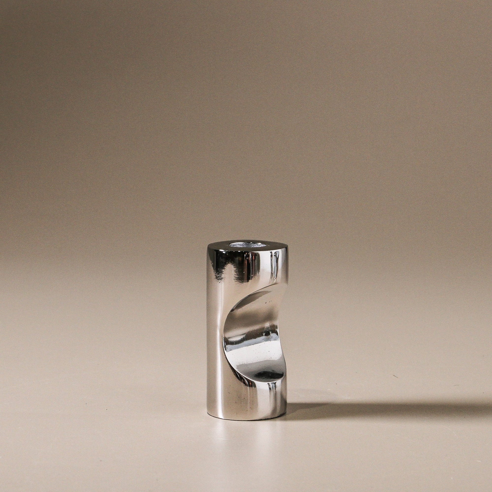 Silver candle holder with wavy design 