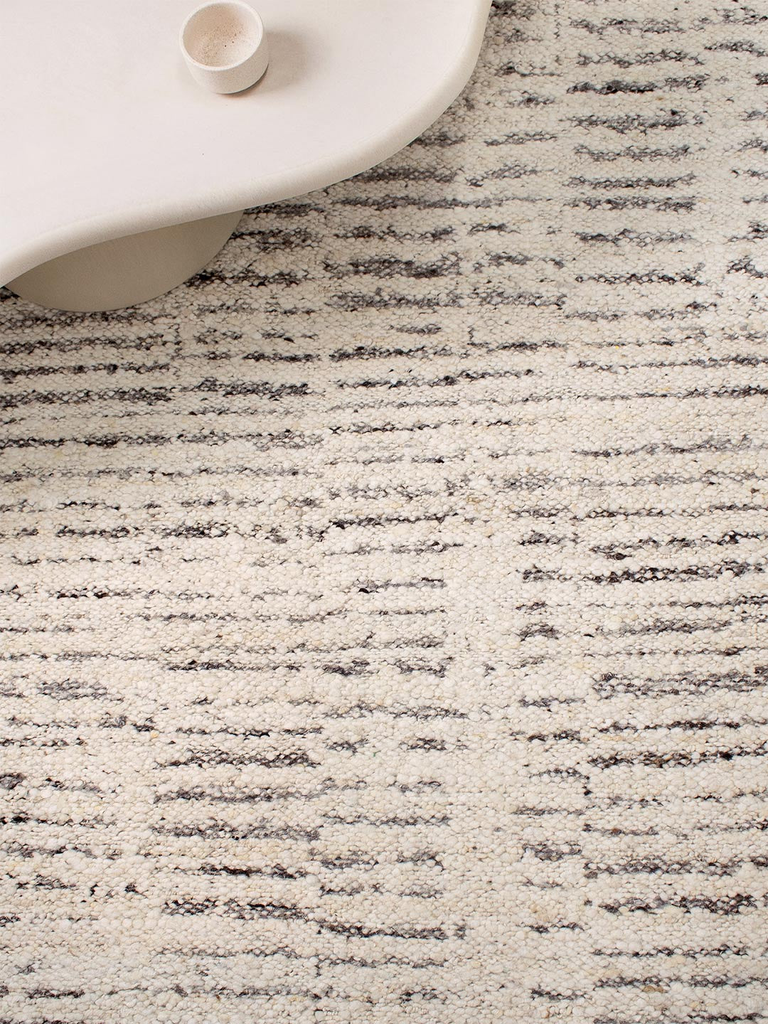 Wollen rug with ivory silver tones. geometric patterns