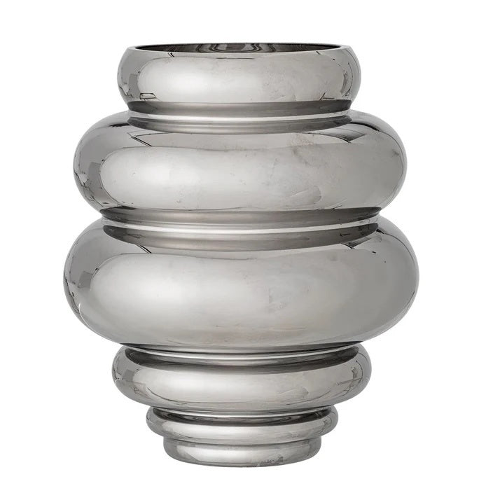 Silver metallic vase with a ribbed design 