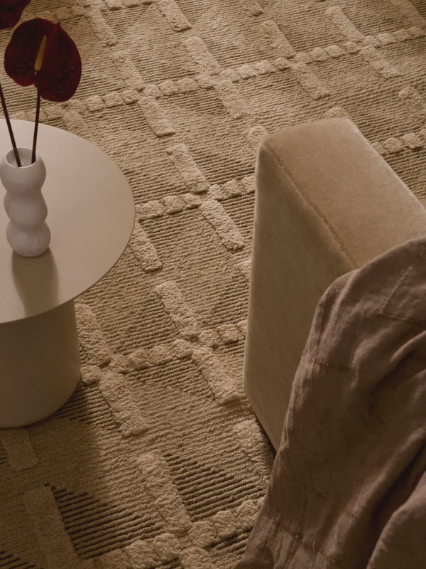 geometric rug in beige tones